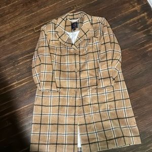 Women’s trench coat! Never worn.